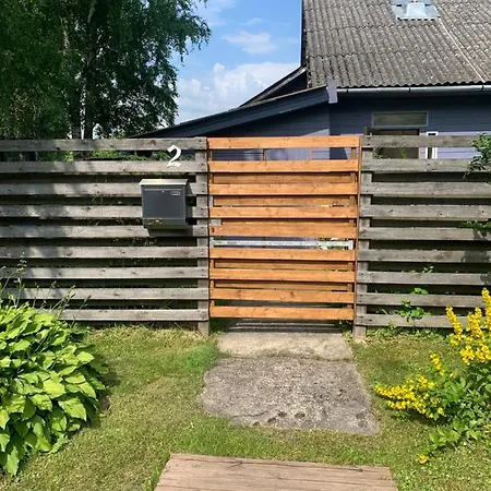 Vahe Apartment, Apartment *